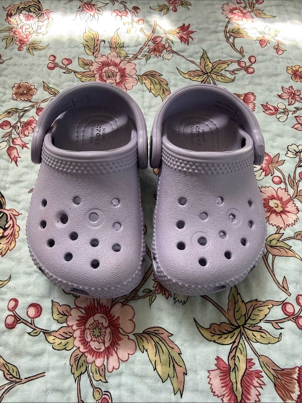 NEW w/ out tags CROCS Kids Clogs in Light Lavender
